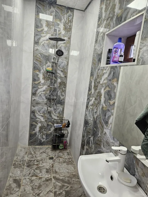 Satılır 4 otaqlı həyət evi 200 m²