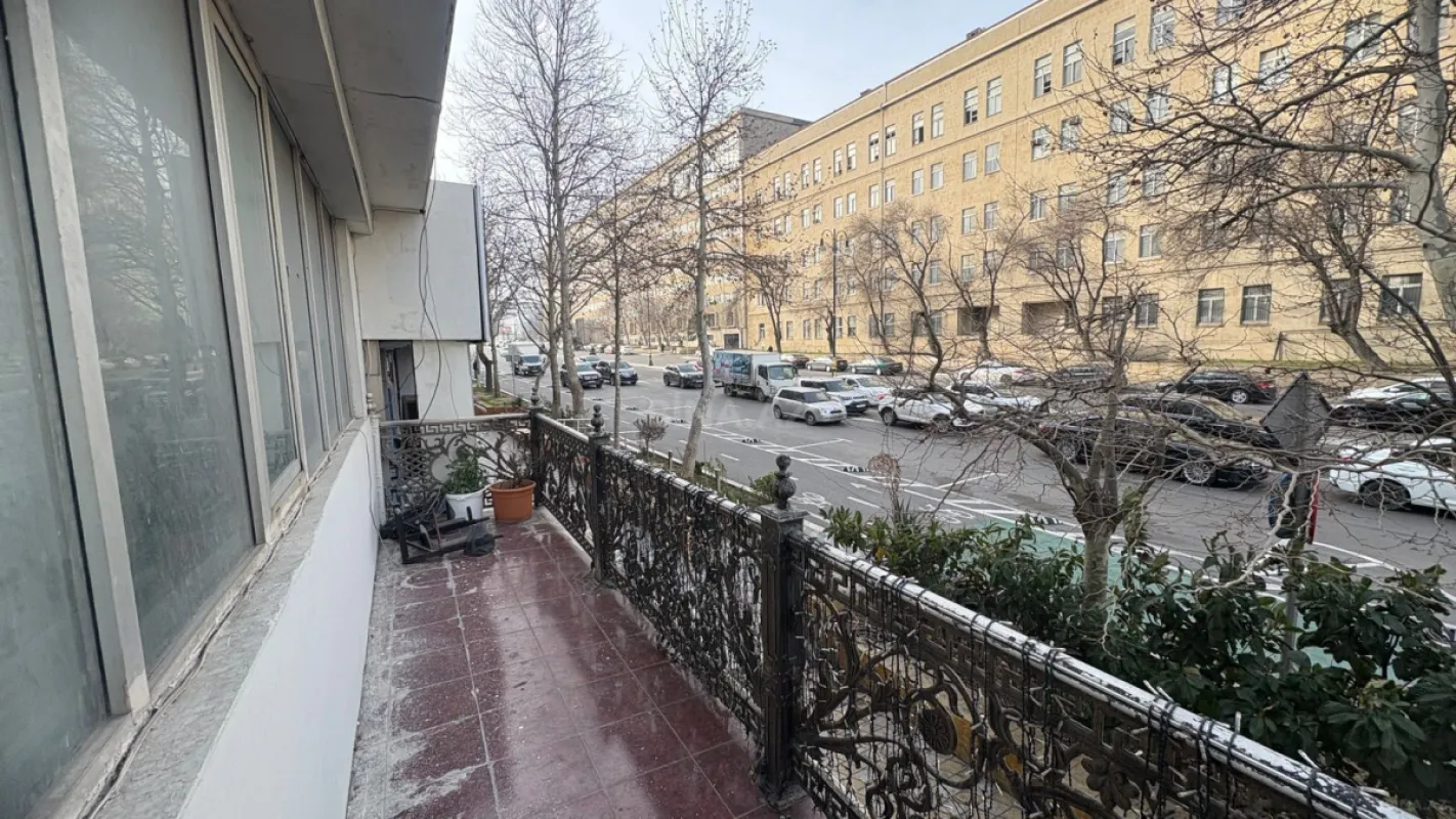 Kirayə verilir 6 otaqlı ofis 120 m²