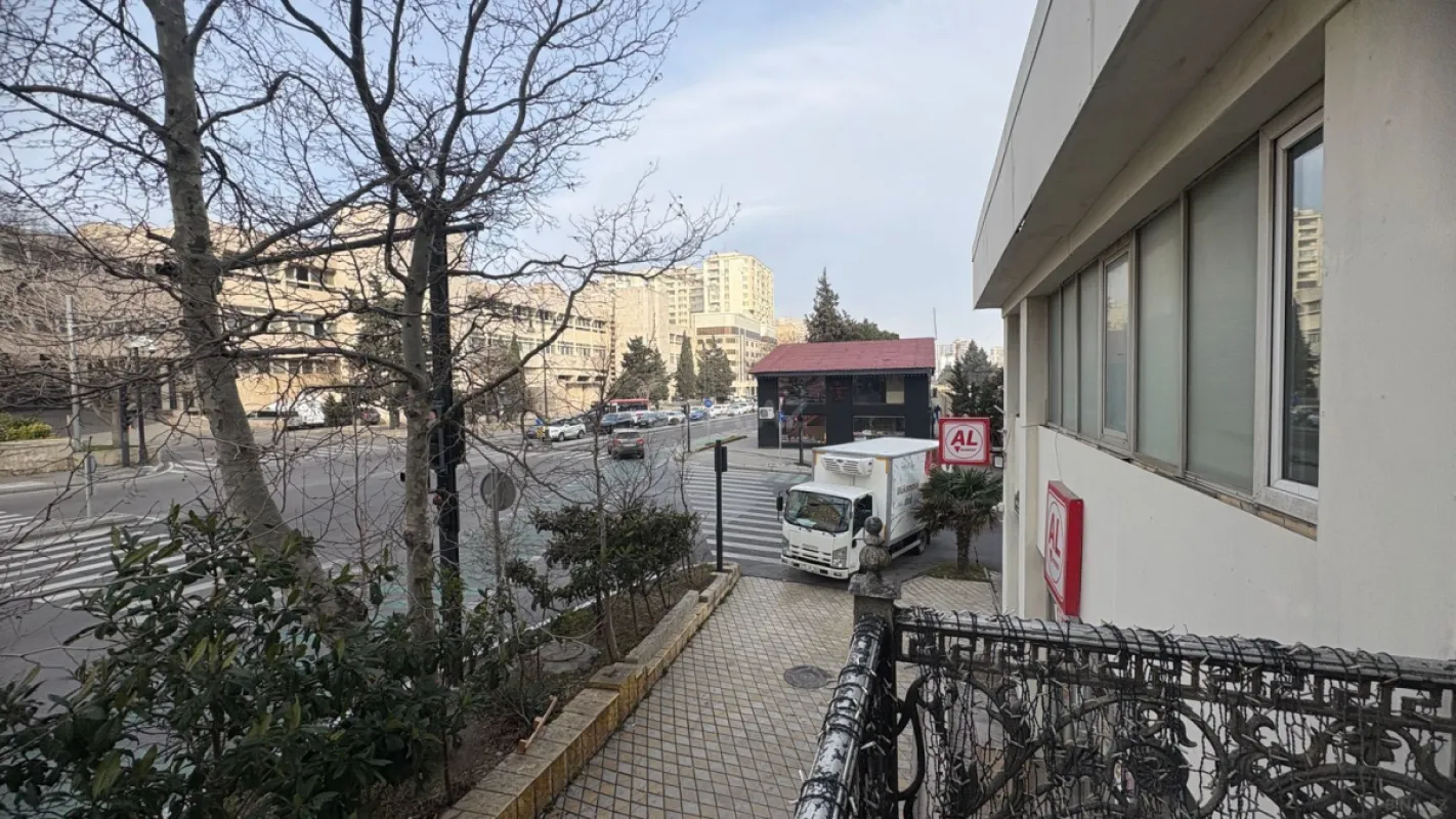 Kirayə verilir 6 otaqlı ofis 120 m²