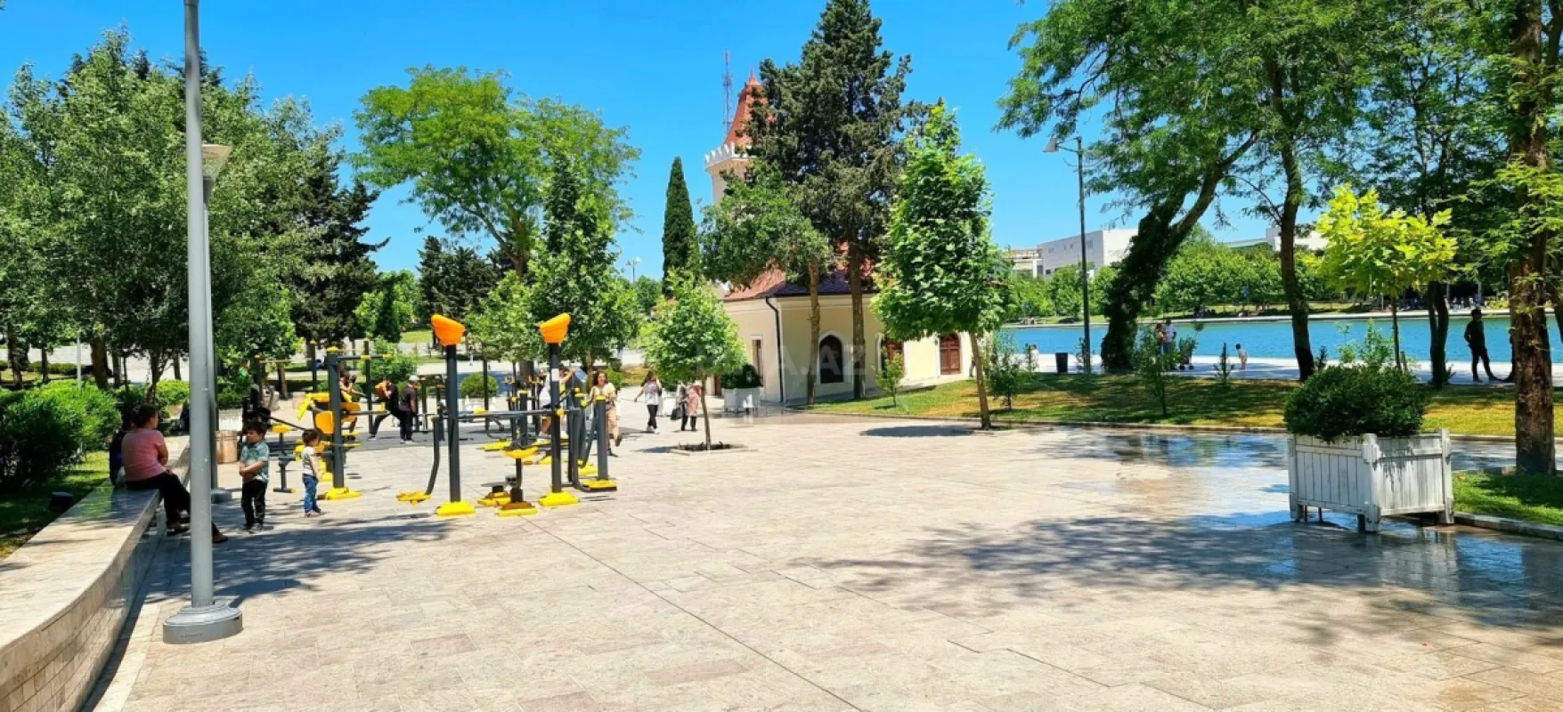 Satılır 4 otaqlı mənzil 192 m²