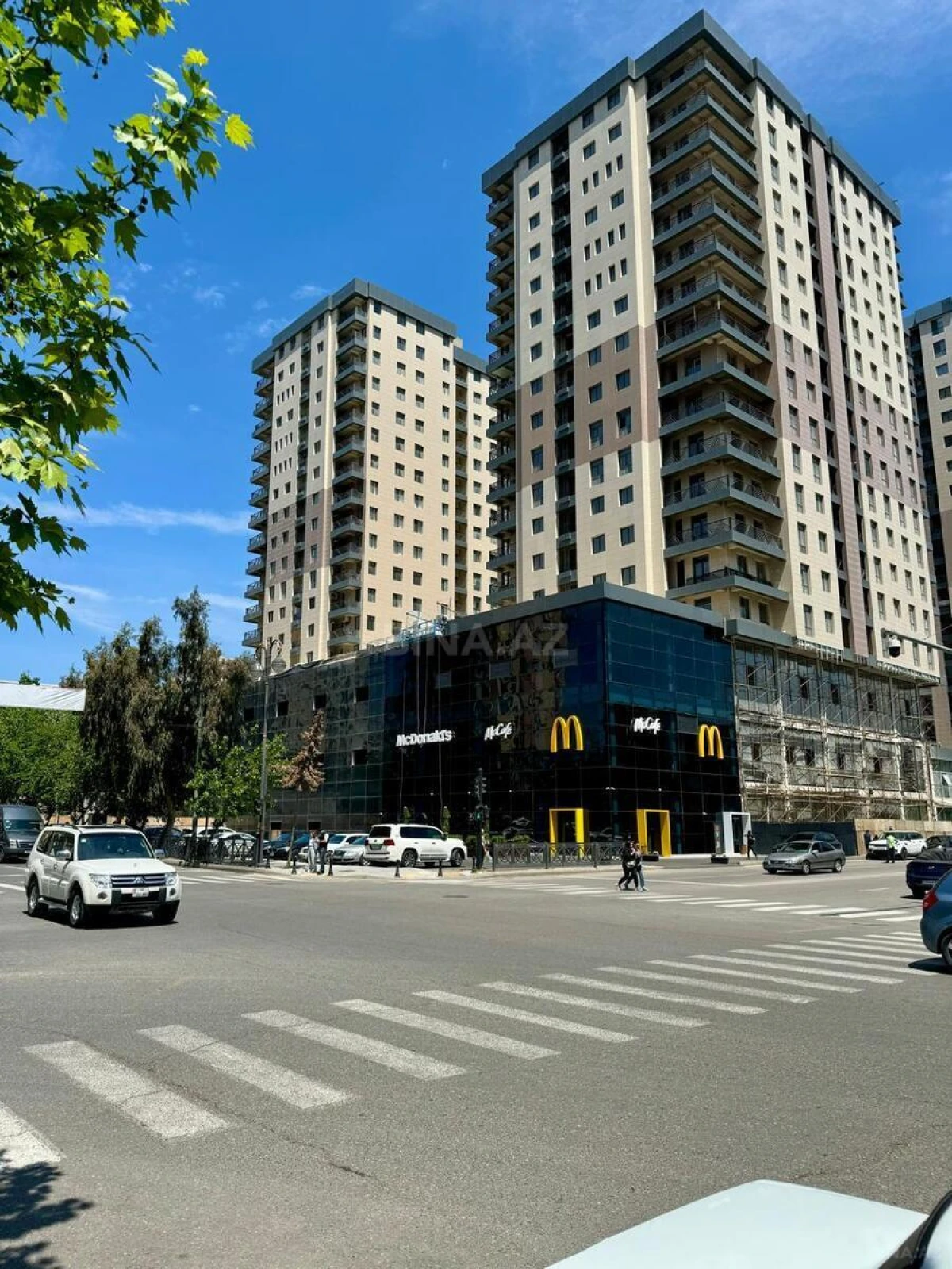 Satılır 4 otaqlı mənzil 192 m²