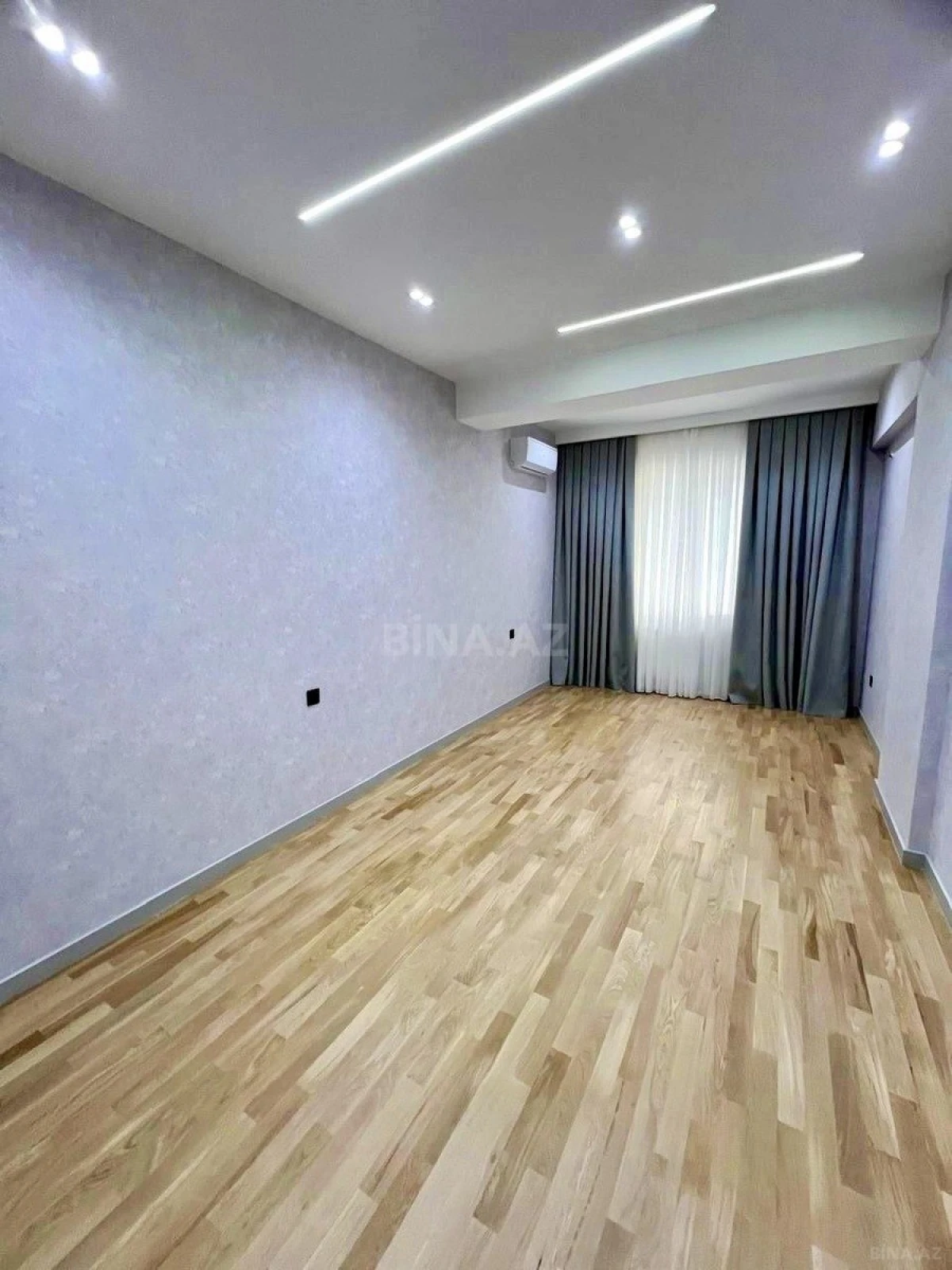 Satılır 4 otaqlı mənzil 192 m²
