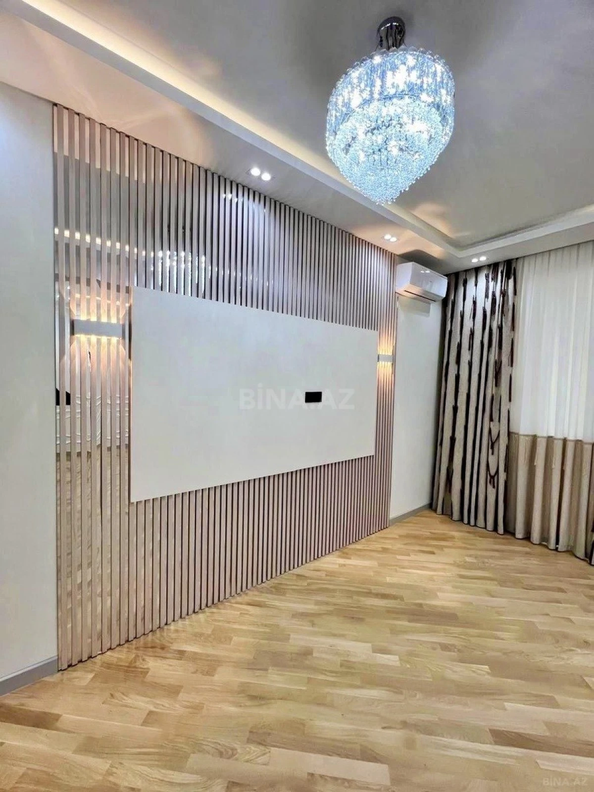 Satılır 4 otaqlı mənzil 192 m²