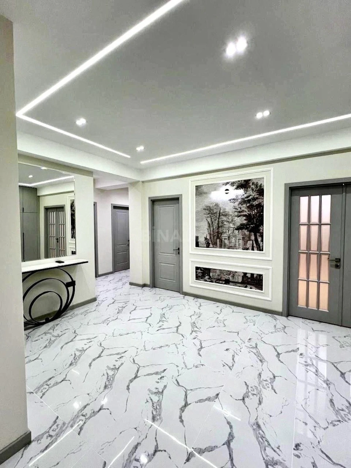 Satılır 4 otaqlı mənzil 192 m²