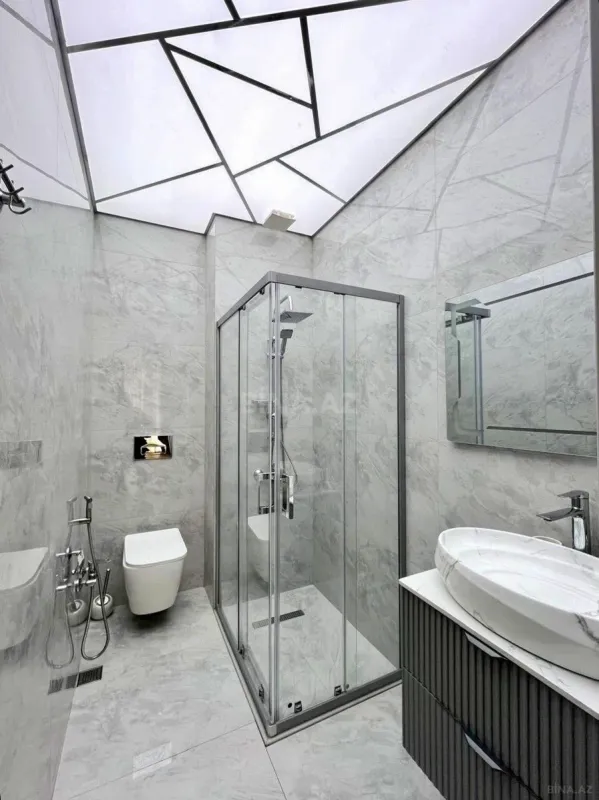 Satılır 4 otaqlı mənzil 192 m²