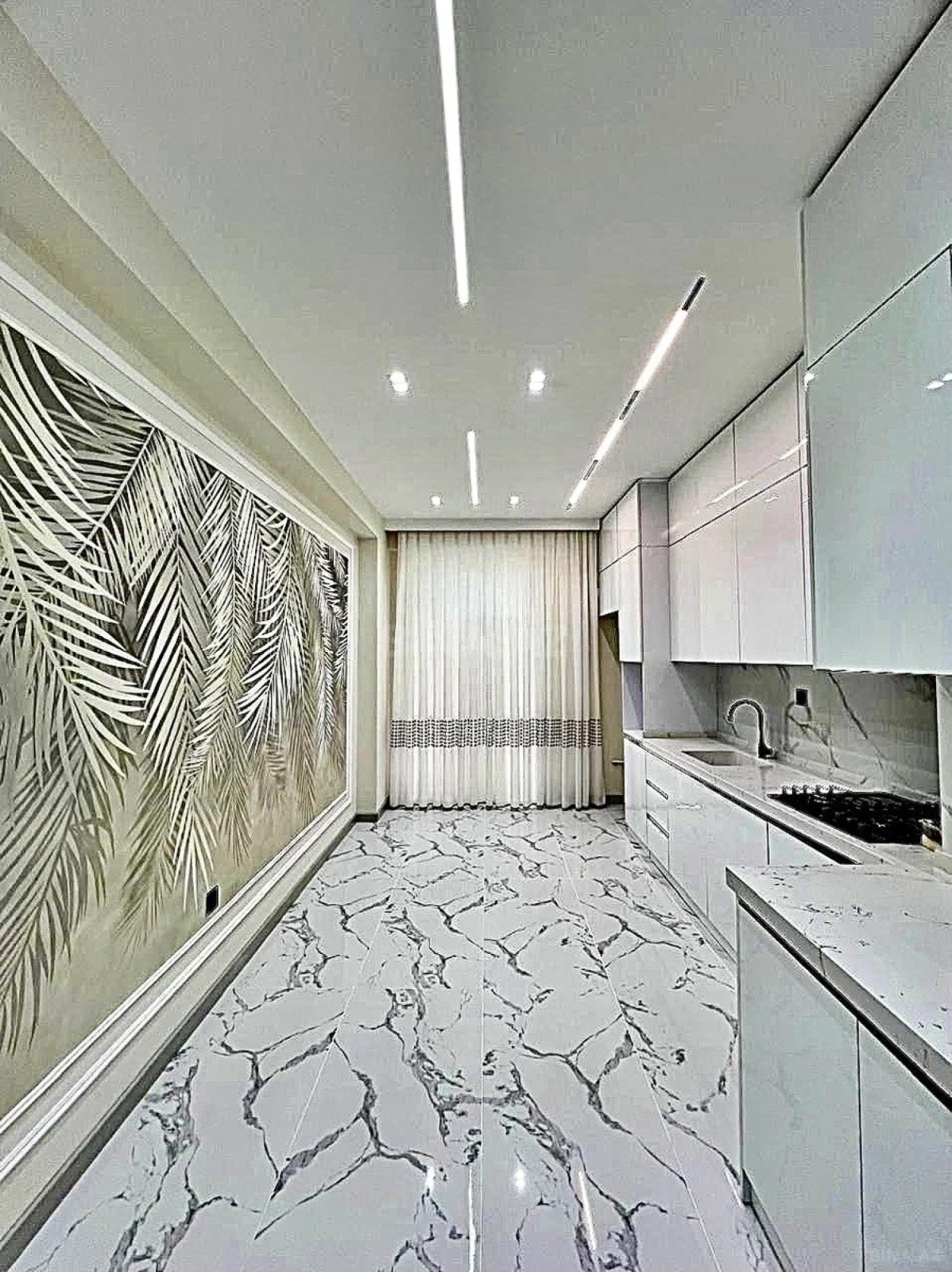 Satılır 4 otaqlı mənzil 192 m²