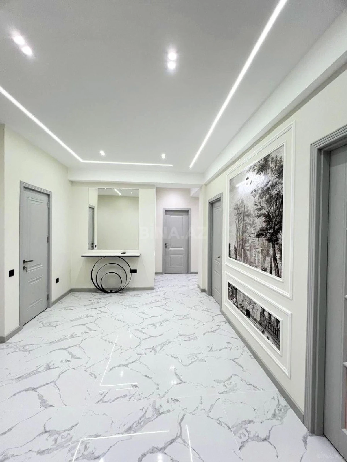 Satılır 4 otaqlı mənzil 192 m²