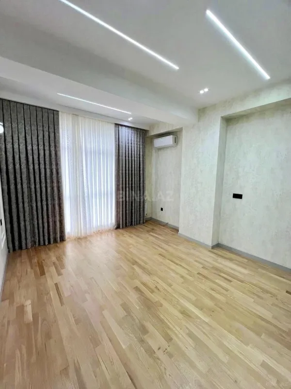 Satılır 4 otaqlı mənzil 192 m²