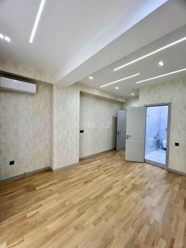 Satılır 4 otaqlı mənzil 192 m²