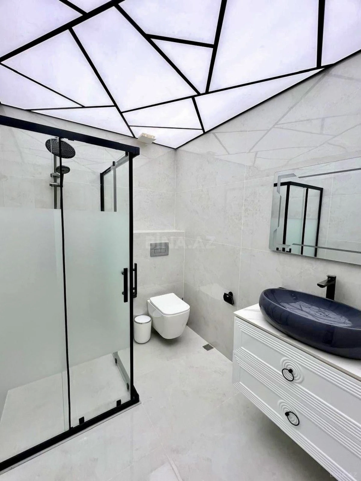 Satılır 4 otaqlı mənzil 192 m²