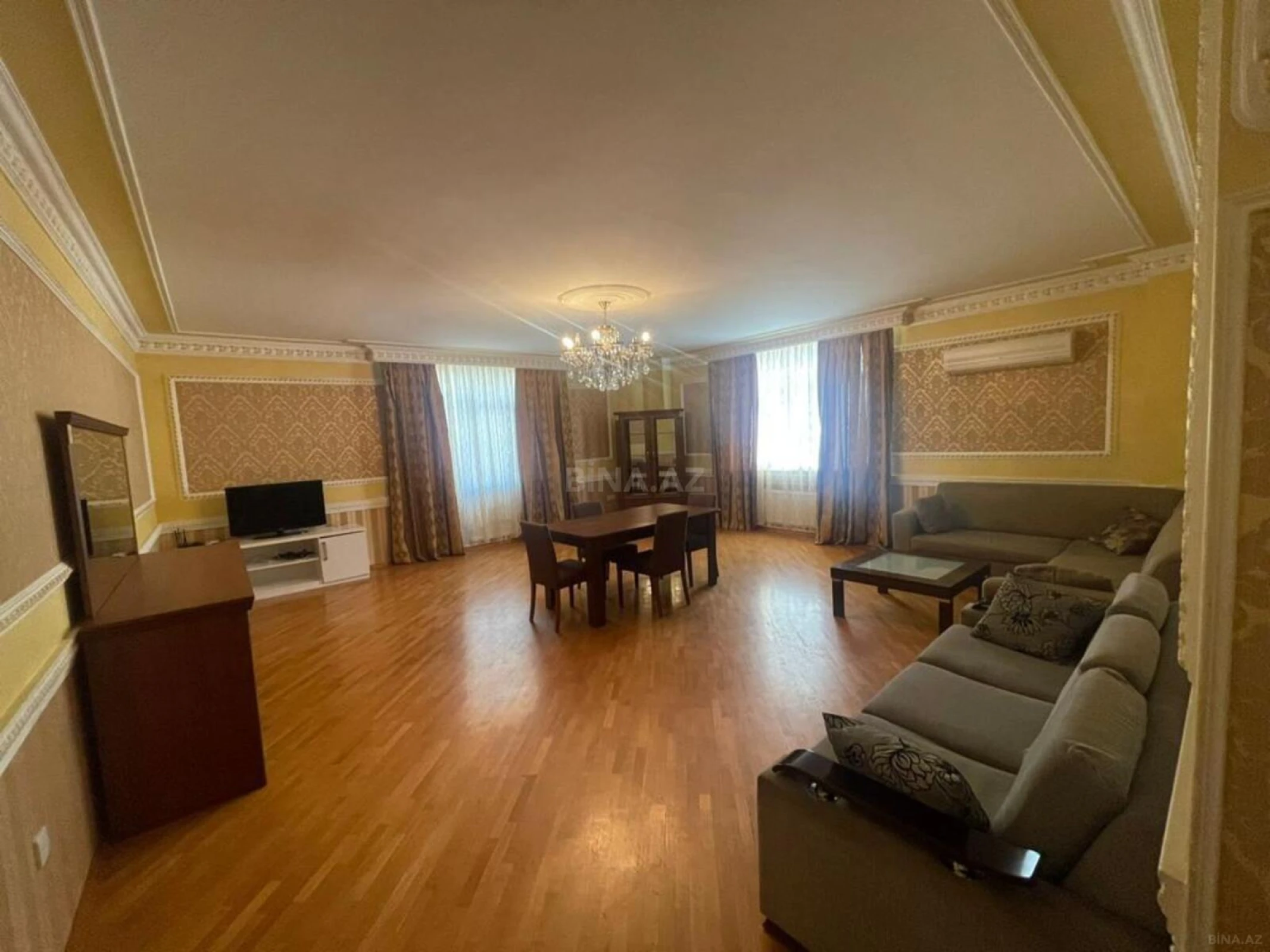 Satılır 3 otaqlı mənzil 160 m²