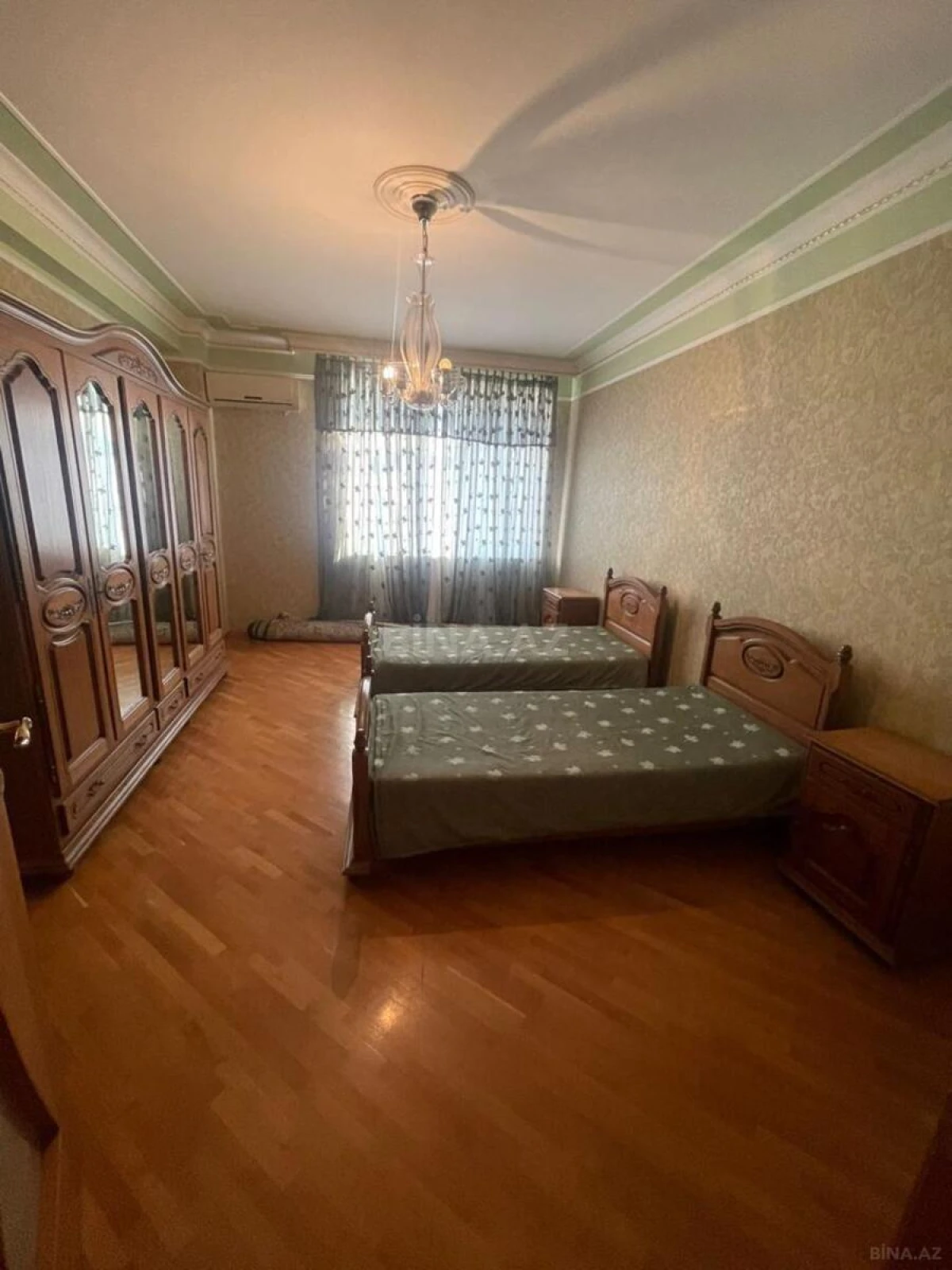 Satılır 3 otaqlı mənzil 160 m²