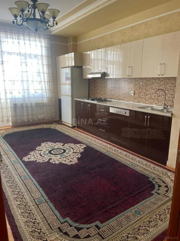 Satılır 3 otaqlı mənzil 160 m²
