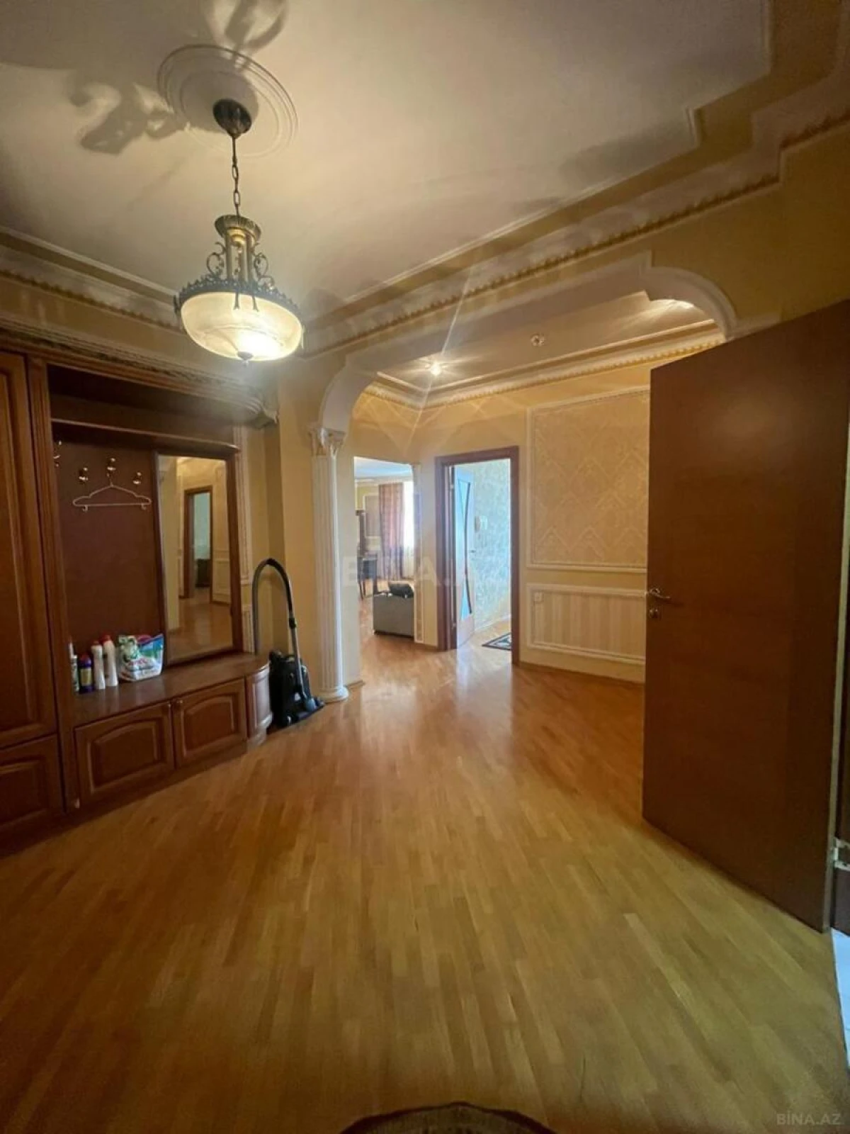 Satılır 3 otaqlı mənzil 160 m²