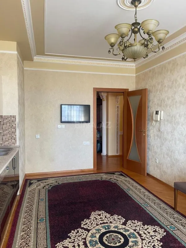 Satılır 3 otaqlı mənzil 160 m²