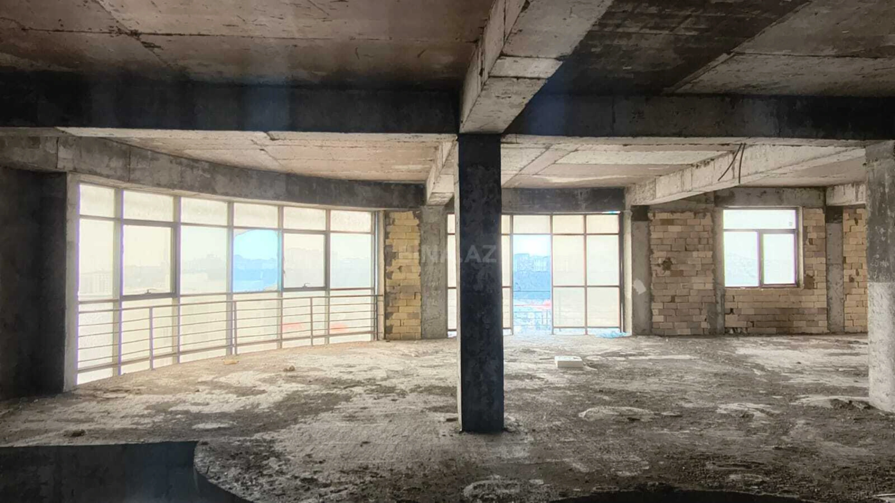 Satılır 8 otaqlı mənzil 790 m²