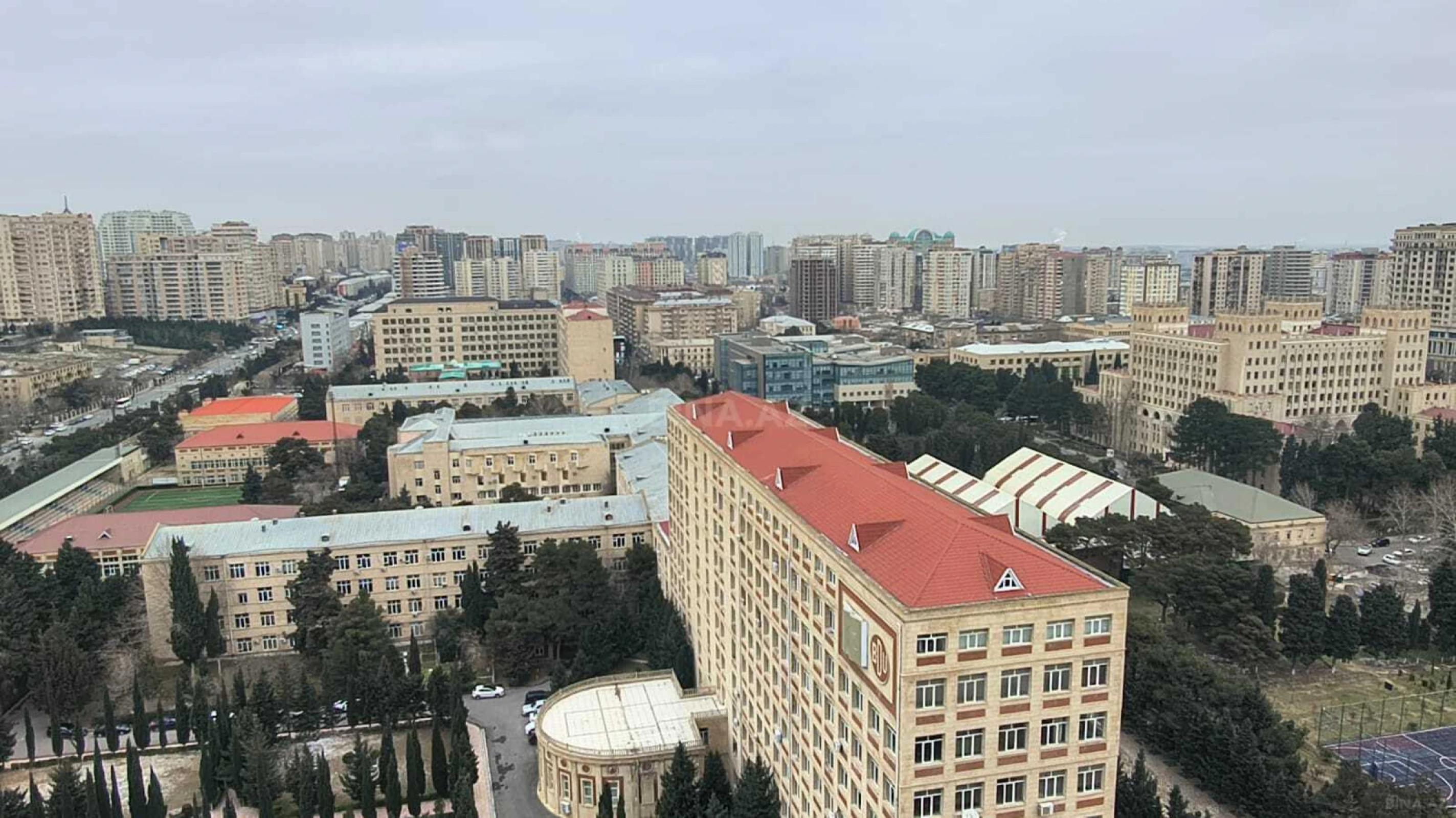 Satılır 8 otaqlı mənzil 790 m²