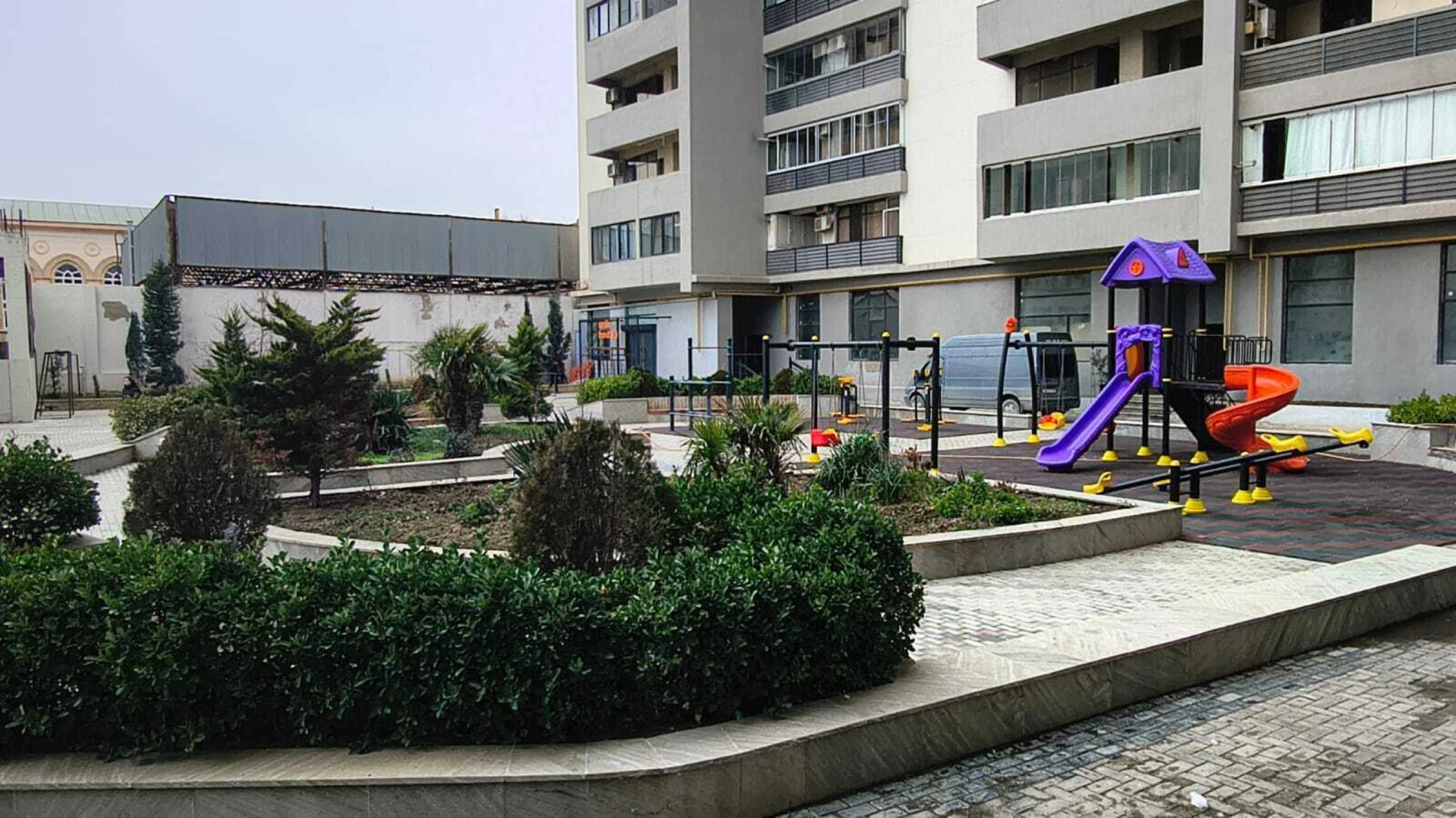 Satılır 8 otaqlı mənzil 790 m²