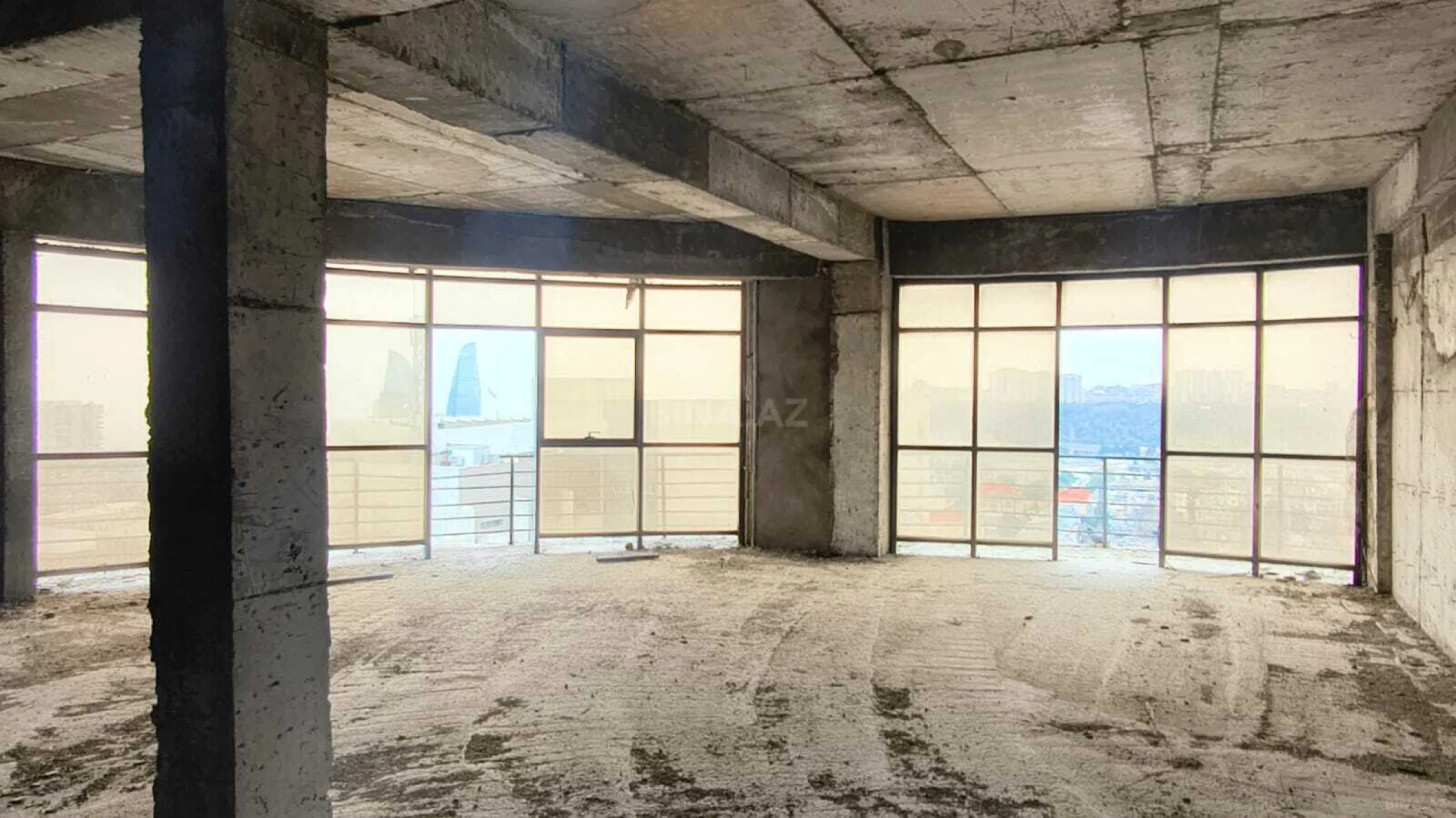 Satılır 8 otaqlı mənzil 790 m²