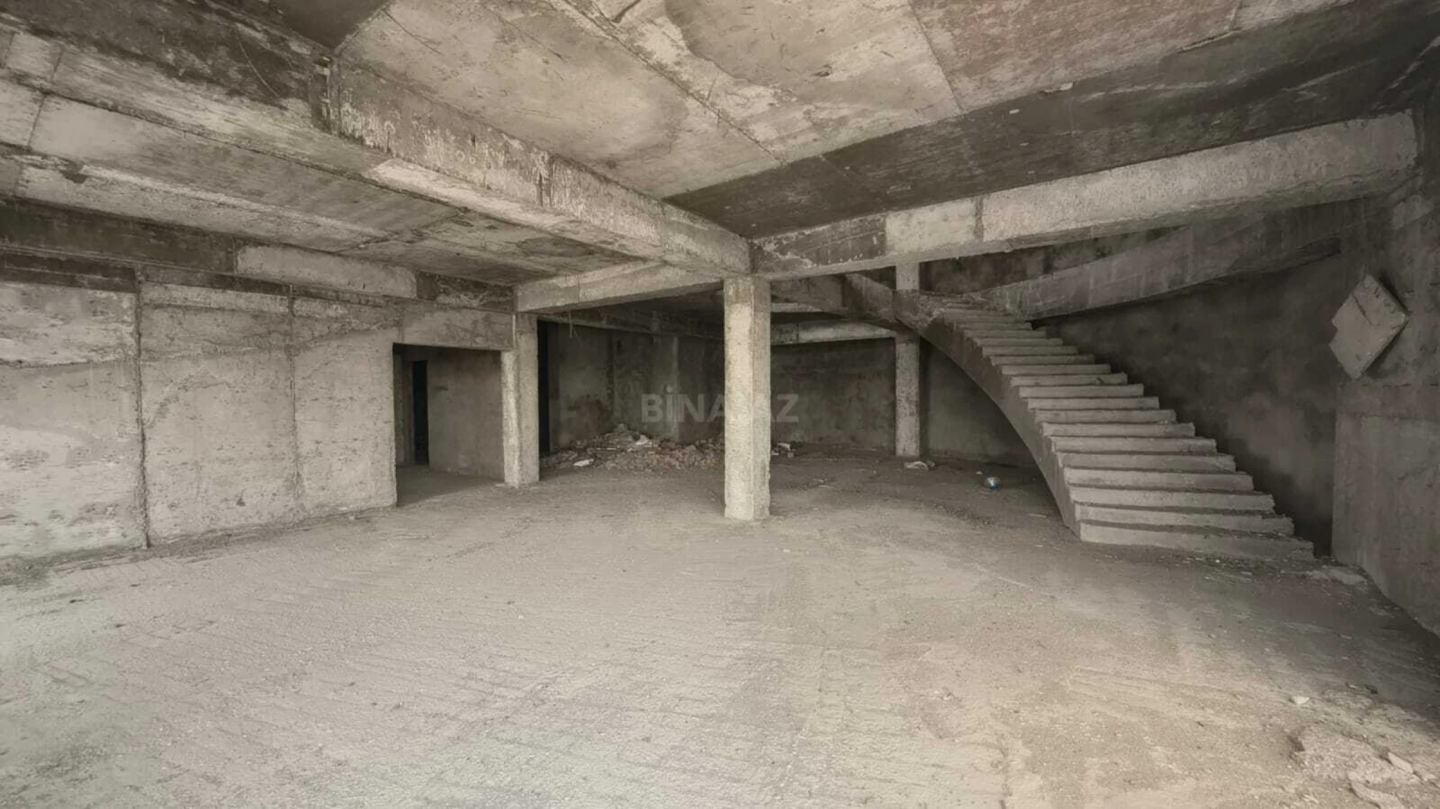 Satılır 8 otaqlı mənzil 790 m²