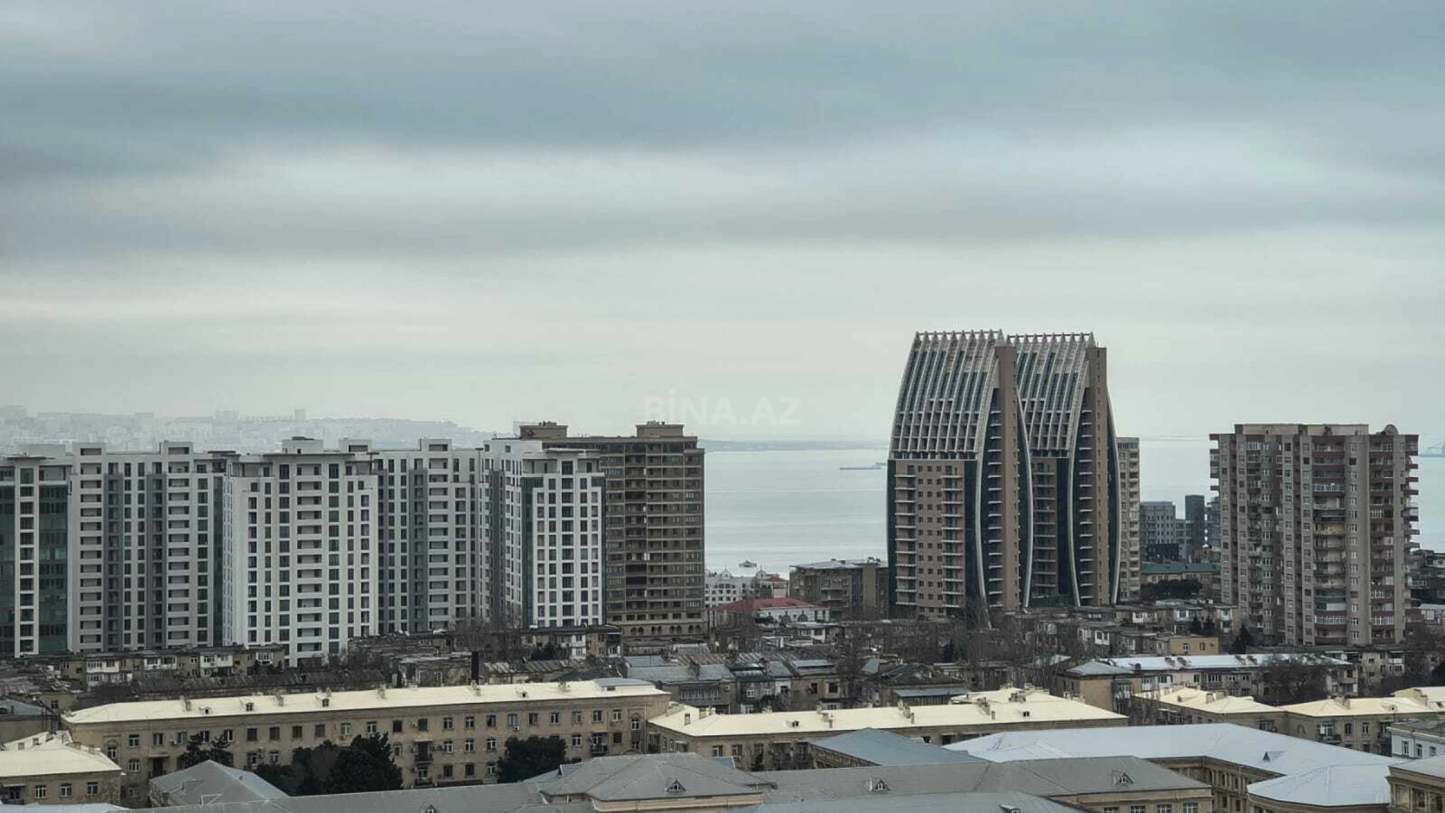 Satılır 8 otaqlı mənzil 790 m²