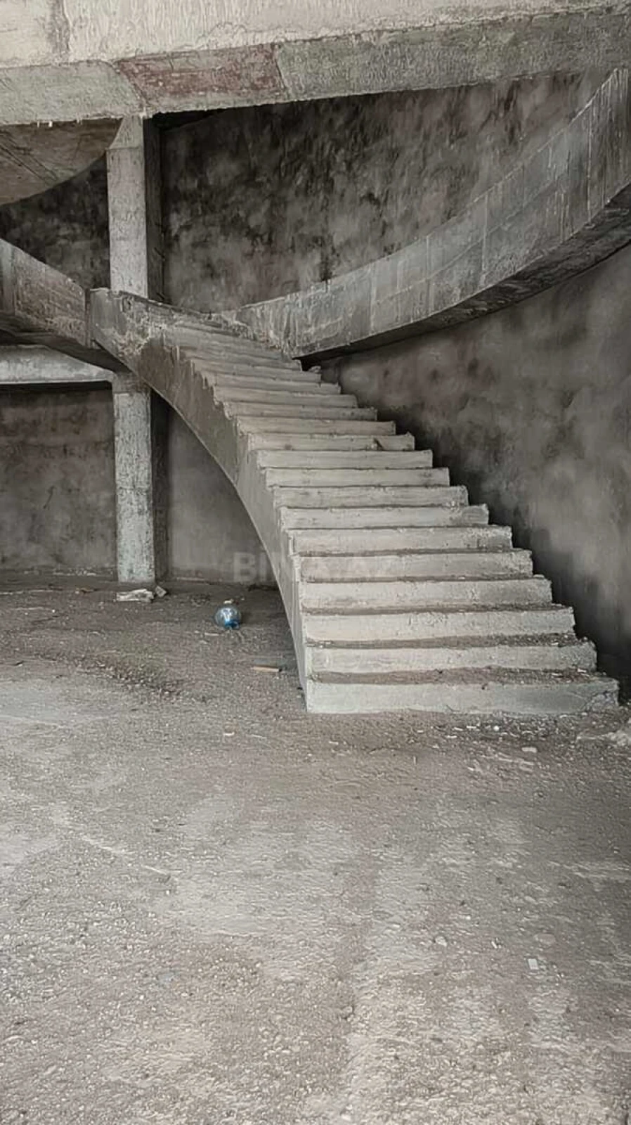 Satılır 8 otaqlı mənzil 790 m²