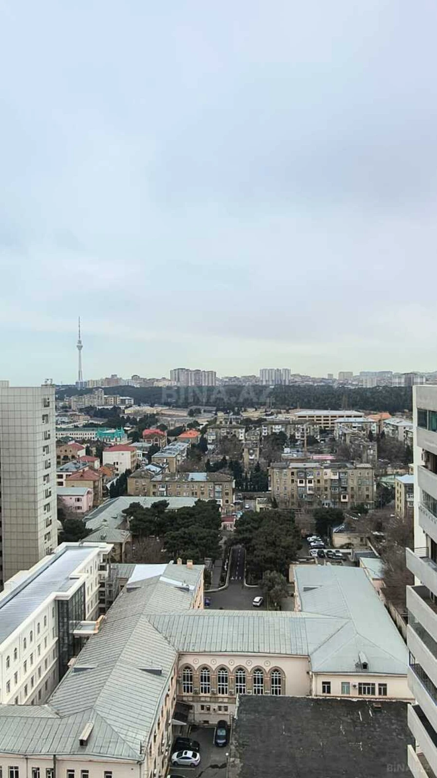 Satılır 8 otaqlı mənzil 790 m²