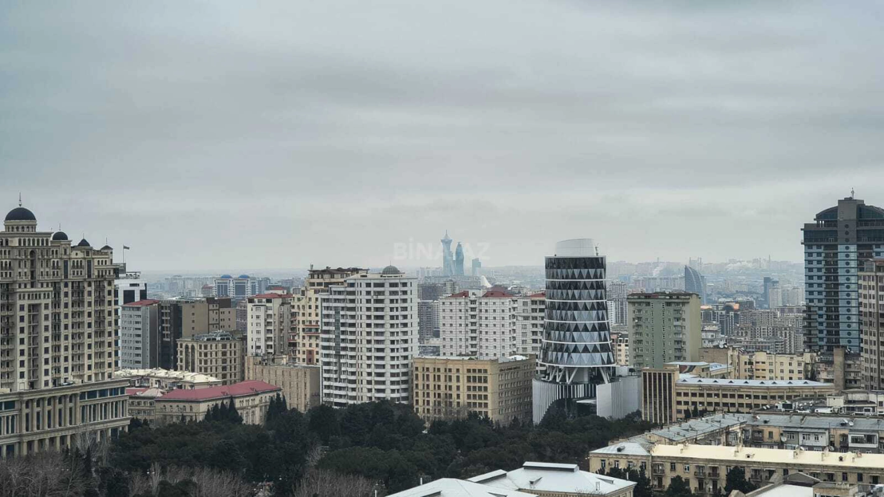 Satılır 8 otaqlı mənzil 790 m²