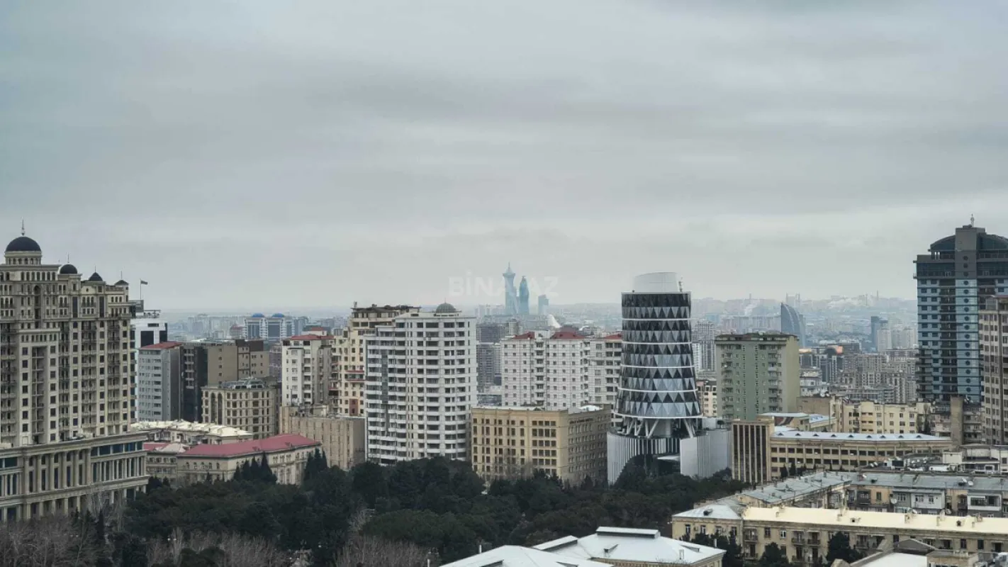 Satılır 8 otaqlı mənzil 790 m²