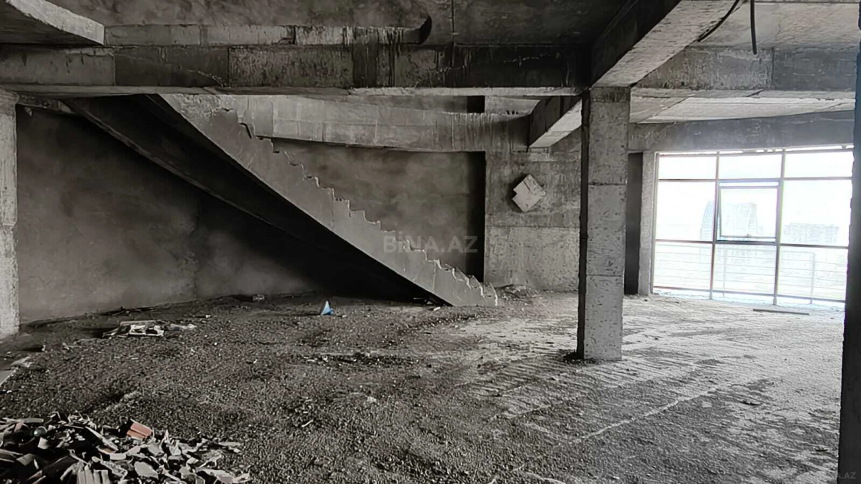 Satılır 8 otaqlı mənzil 790 m²