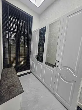 Satılır 4 otaqlı mənzil 270 m²
