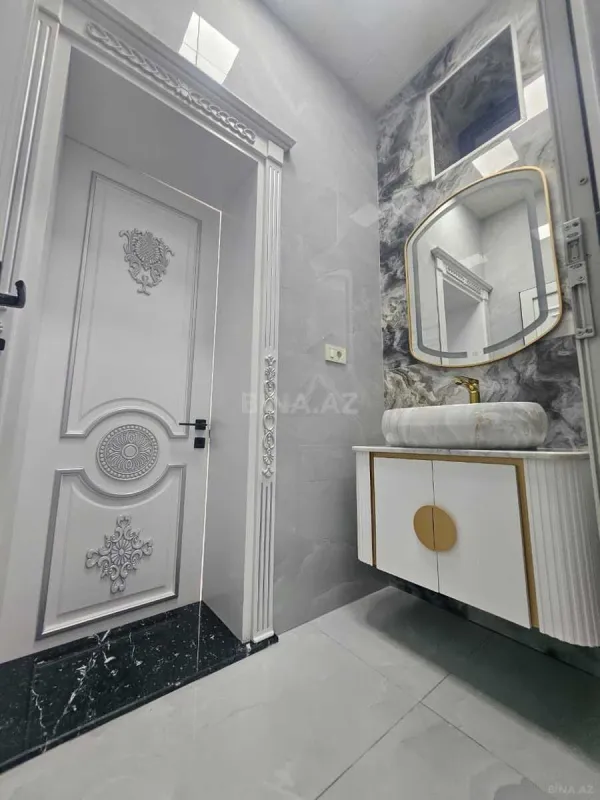 Satılır 4 otaqlı mənzil 270 m²