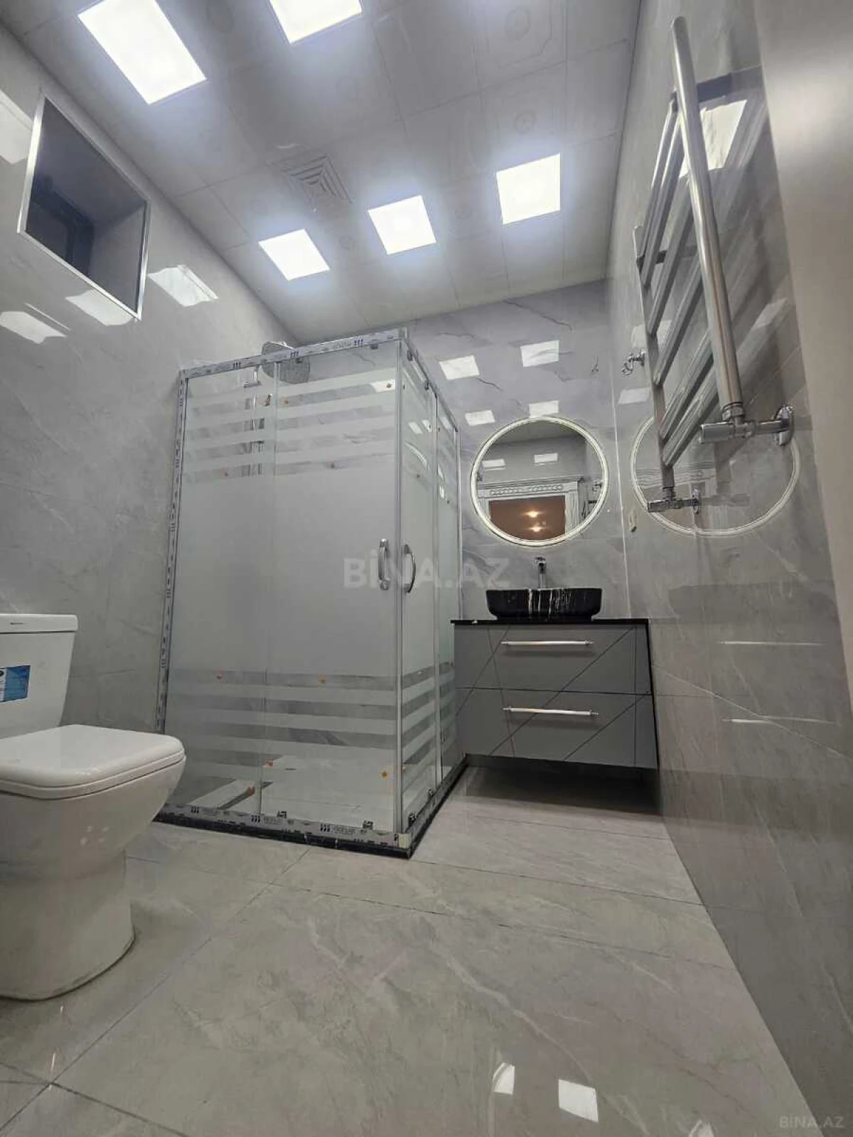 Satılır 4 otaqlı mənzil 270 m²