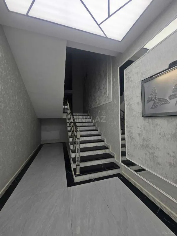 Satılır 4 otaqlı mənzil 270 m²