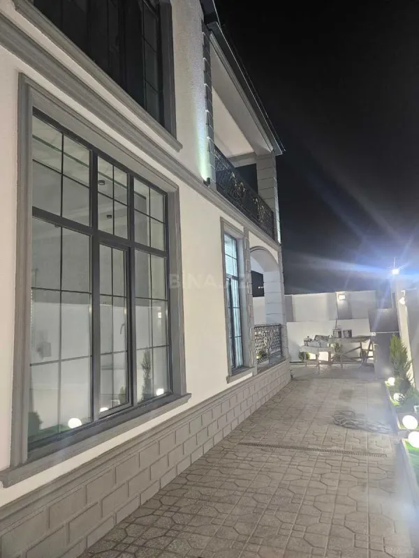 Satılır 4 otaqlı mənzil 270 m²