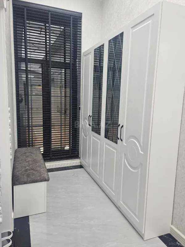 Satılır 4 otaqlı mənzil 270 m²
