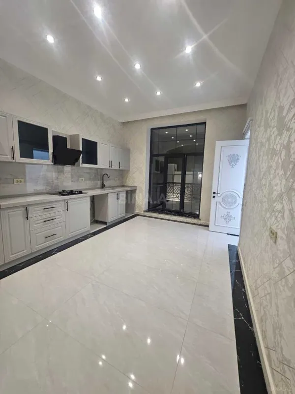 Satılır 4 otaqlı mənzil 270 m²