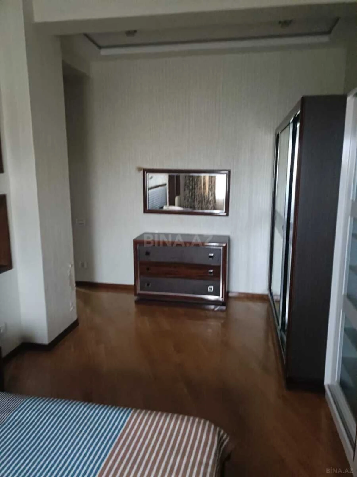 Kirayə verilir 3 otaqlı mənzil 150 m²