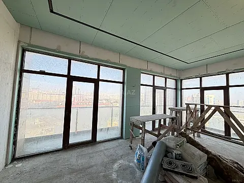 Satılır 4 otaqlı mənzil 200 m²