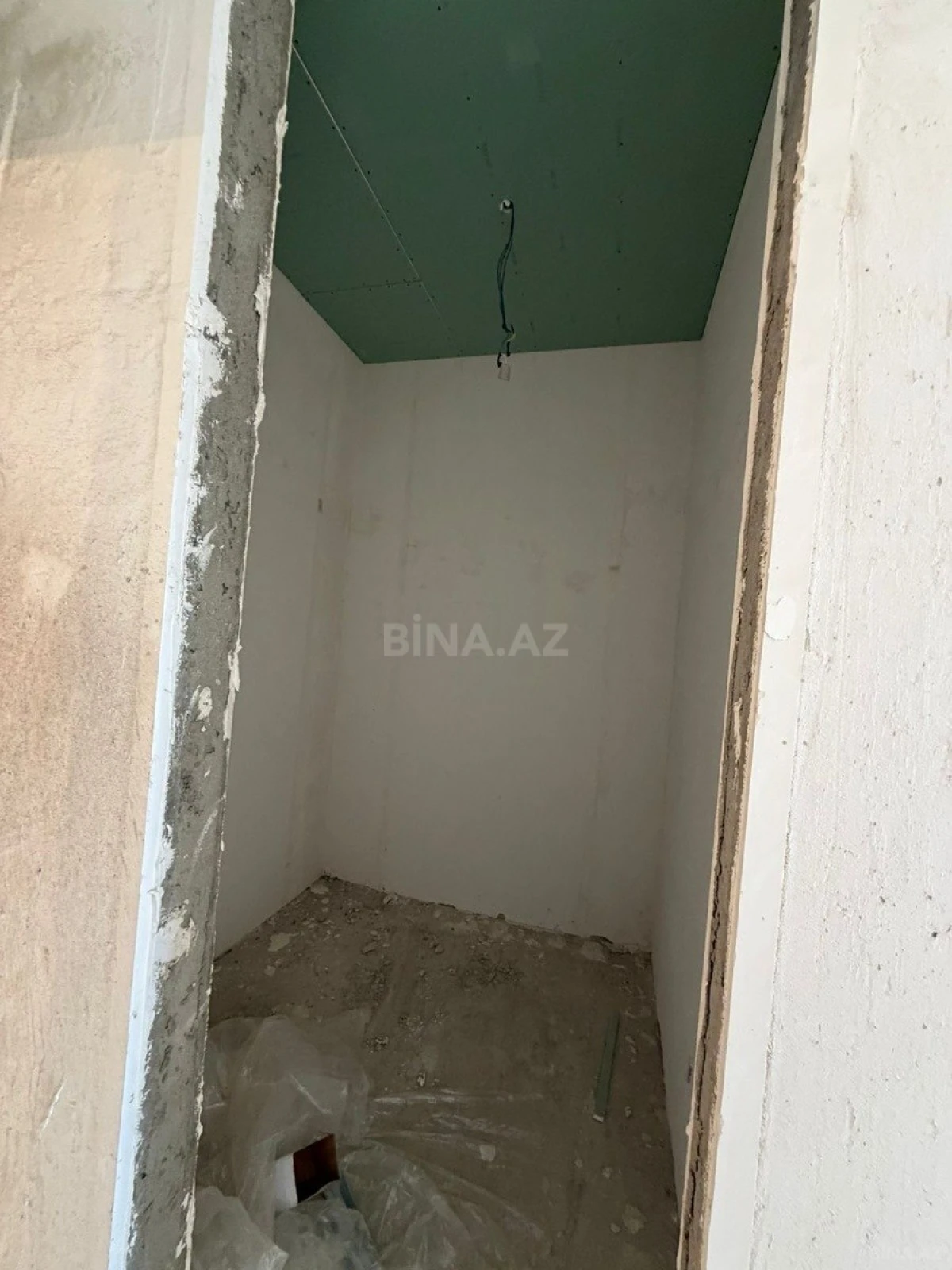 Satılır 4 otaqlı mənzil 200 m²
