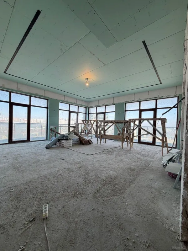 Satılır 4 otaqlı mənzil 200 m²