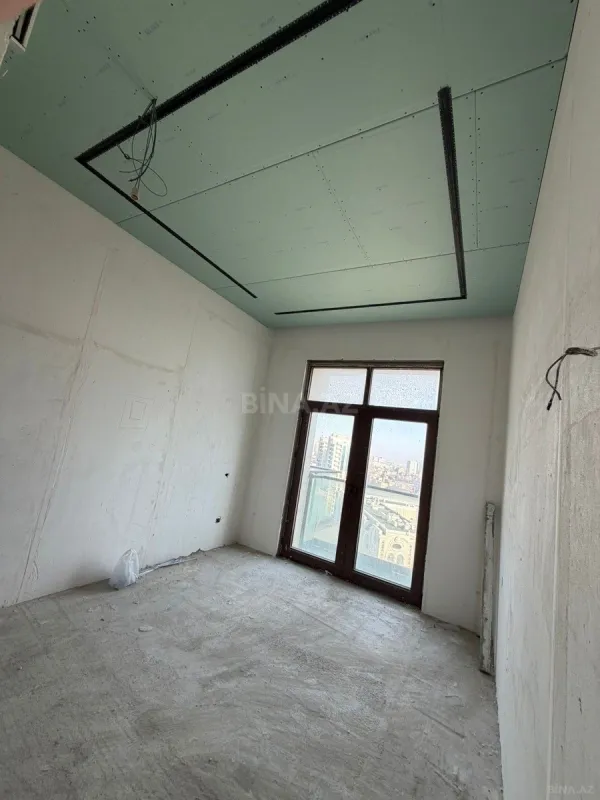 Satılır 4 otaqlı mənzil 200 m²