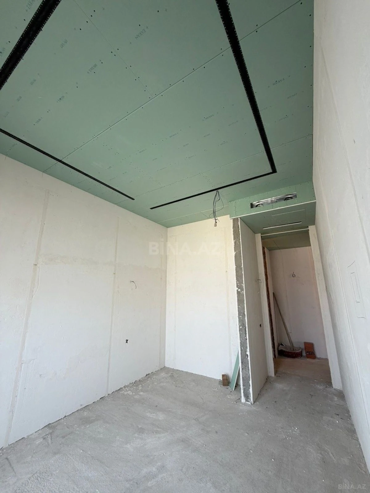 Satılır 4 otaqlı mənzil 200 m²