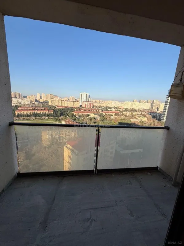 Satılır 4 otaqlı mənzil 200 m²