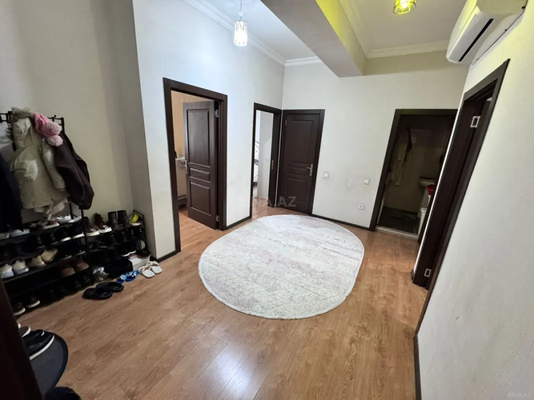 Satılır 4 otaqlı mənzil 110 m²