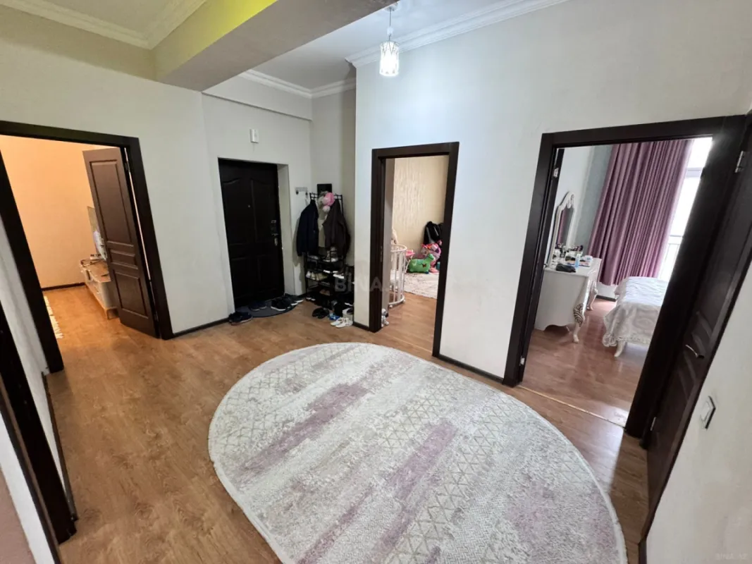 Satılır 4 otaqlı mənzil 110 m²