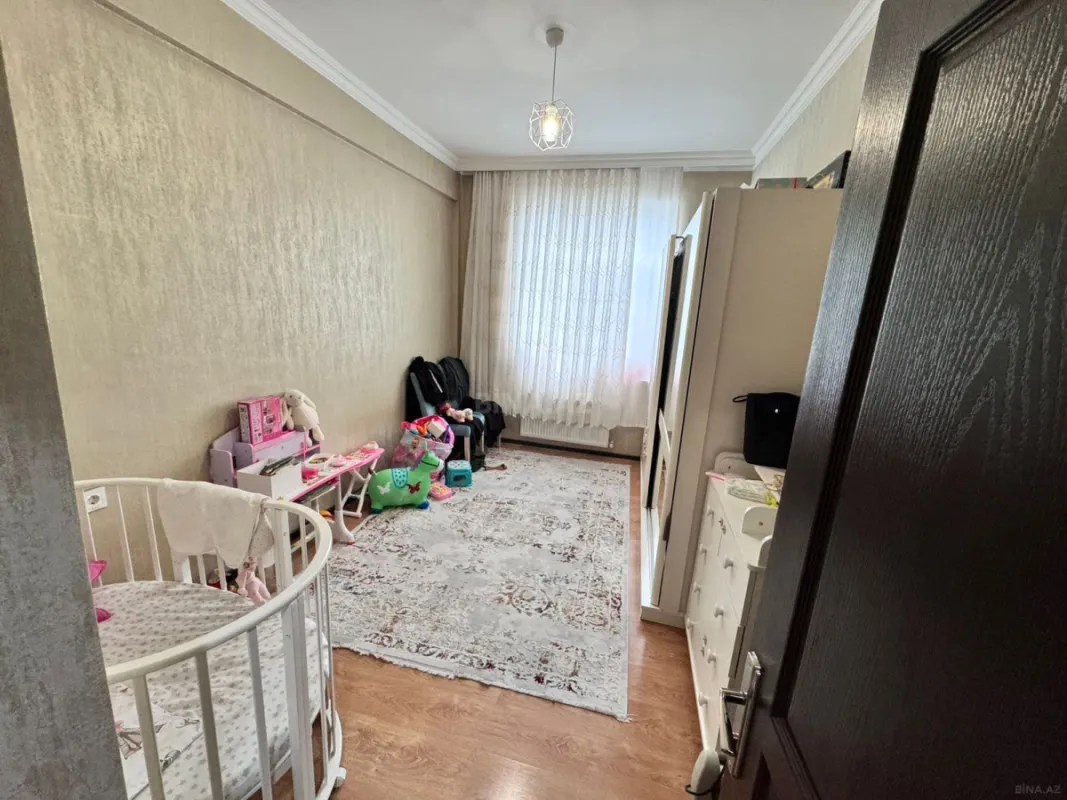 Satılır 4 otaqlı mənzil 110 m²