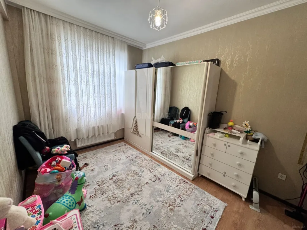 Satılır 4 otaqlı mənzil 110 m²