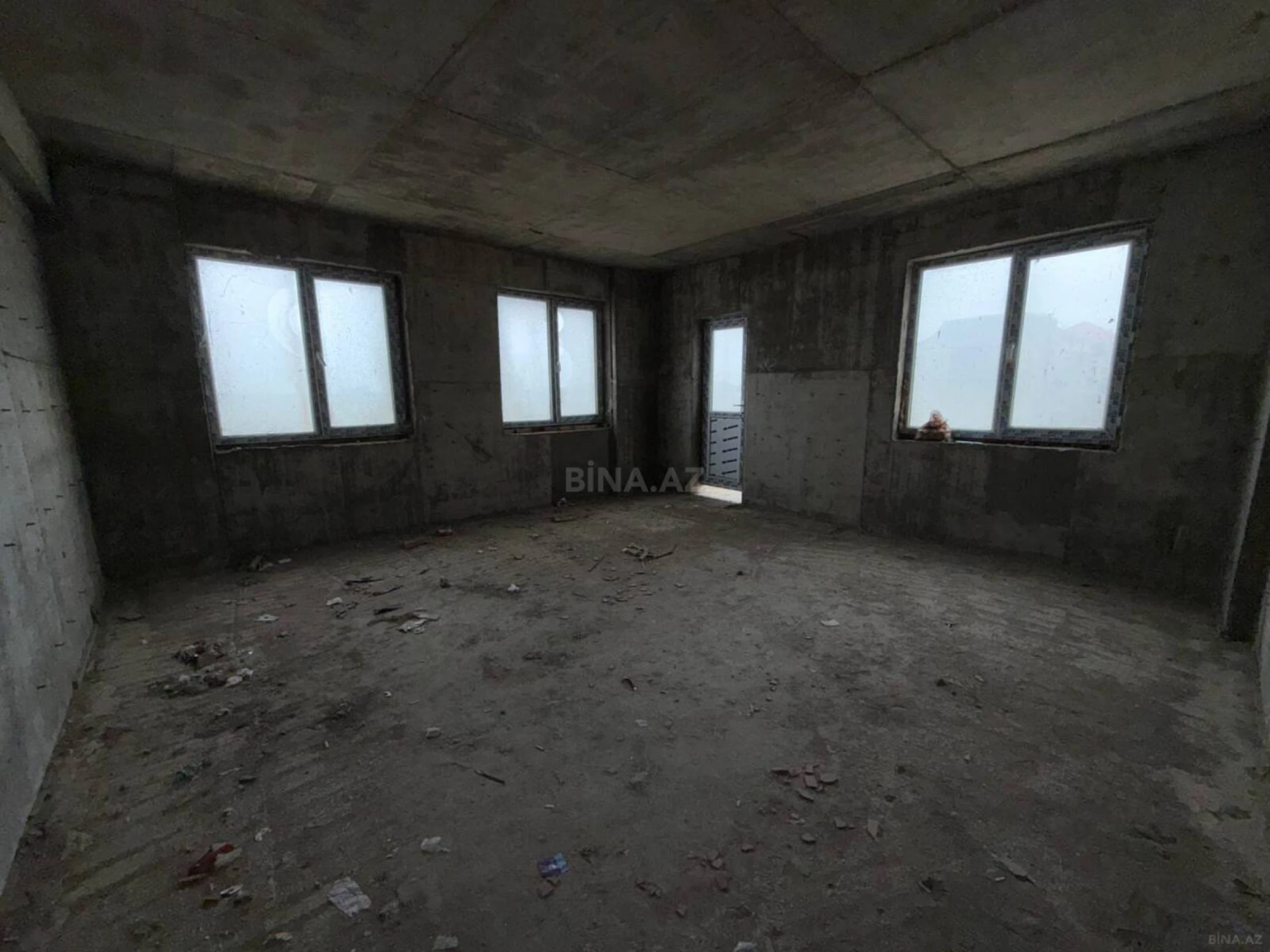 Satılır 2 otaqlı mənzil 107 m²