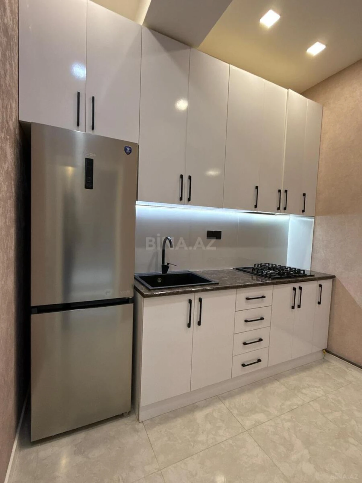 Kirayə verilir 2 otaqlı mənzil 65 m²